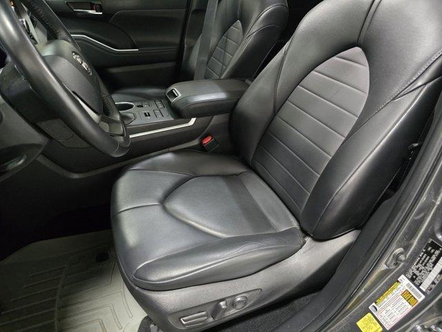 Photo of 2022 Magnetic Gray Metallic Toyota Highlander