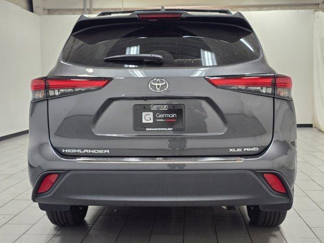 Photo of 2022 Magnetic Gray Metallic Toyota Highlander