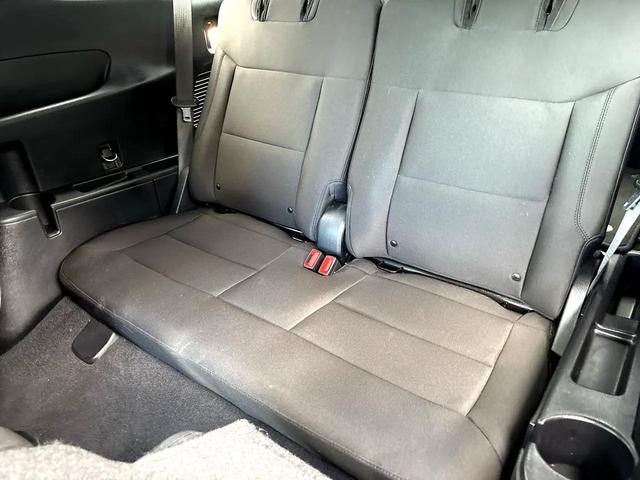 Photo of 2021 Agate Black Metallic Ford Explorer