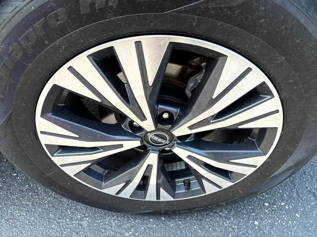 Photo of 2023 Gray Nissan Rogue