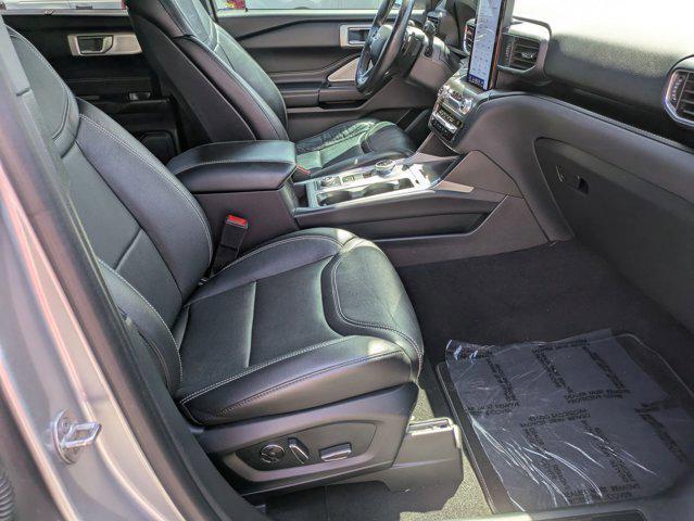 Photo of 2020 Iconic Silver Metallic Ford Explorer