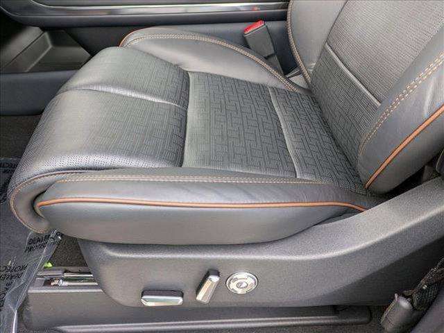 Photo of 2025 Sunrise Copper Metallic Pearlcoat Lincoln Navigator