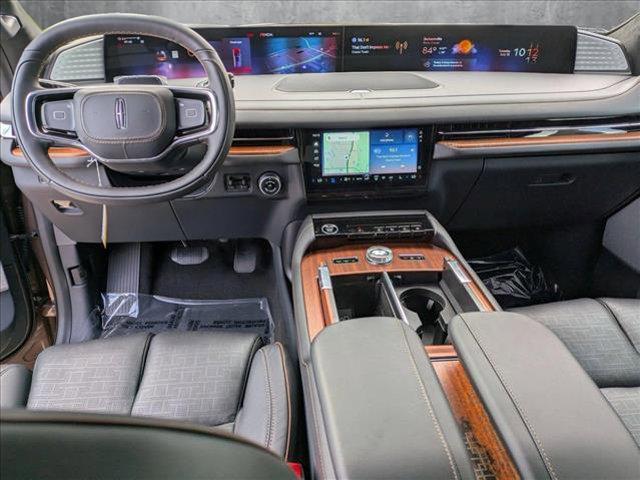 Photo of 2025 Sunrise Copper Metallic Pearlcoat Lincoln Navigator