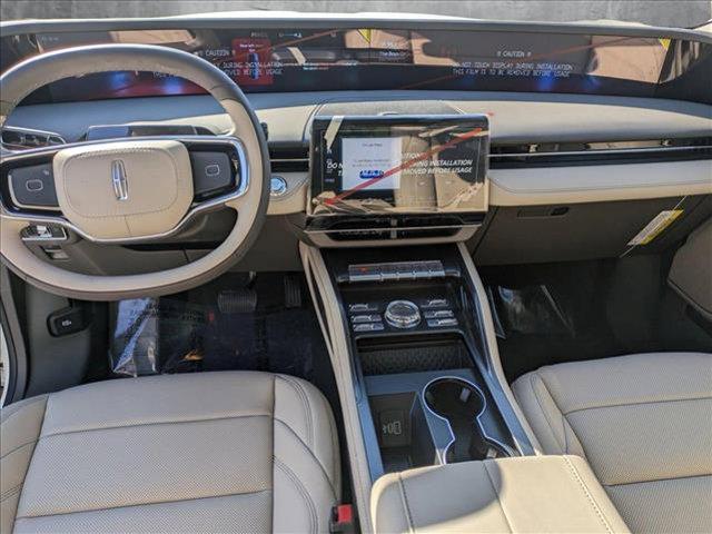 Photo of 2025 White Platinum Metallic Tri-Coat Lincoln Nautilus