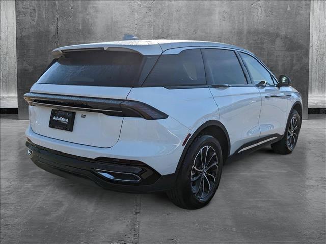 Photo of 2025 White Platinum Metallic Tri-Coat Lincoln Nautilus