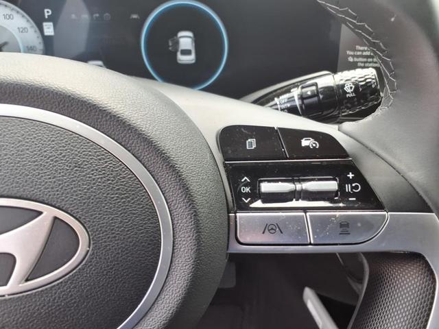 Photo of 2025 White Hyundai ELANTRA