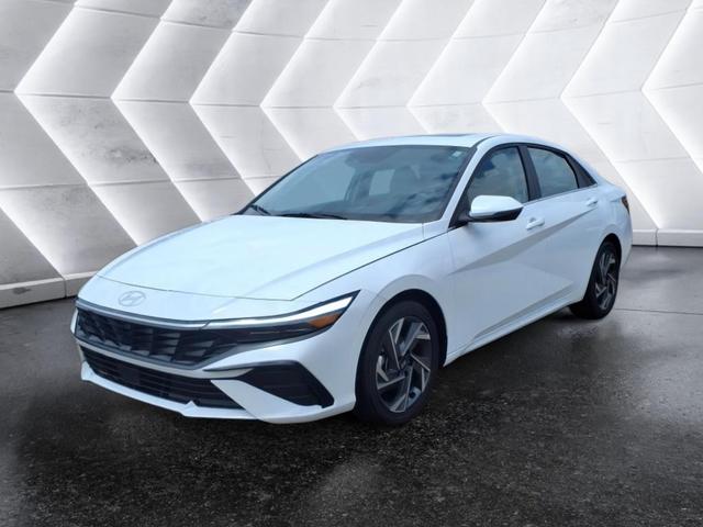 Photo of 2025 White Hyundai ELANTRA