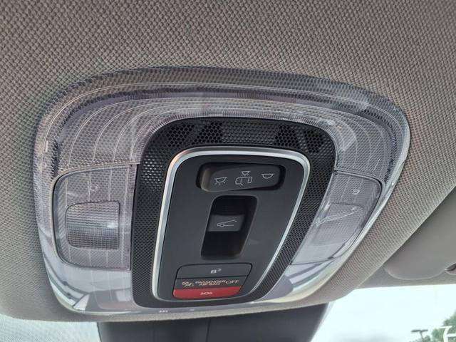 Photo of 2025 White Hyundai ELANTRA
