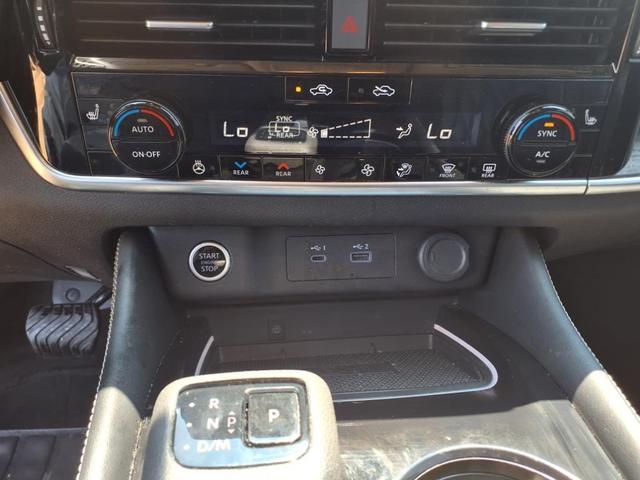 Photo of 2023 Black Nissan Rogue