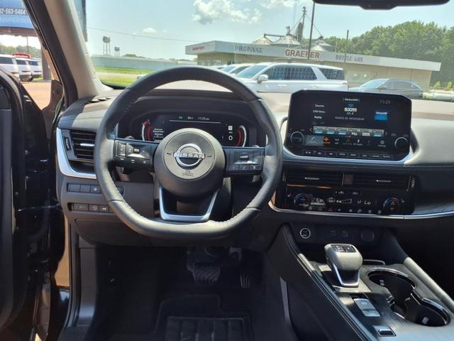 Photo of 2023 Black Nissan Rogue