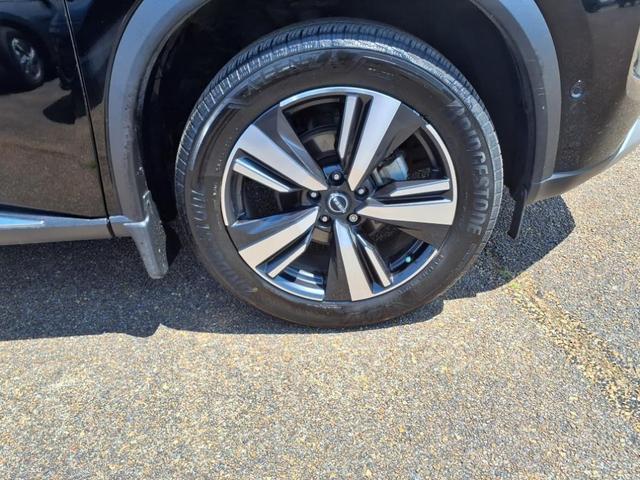 Photo of 2023 Black Nissan Rogue