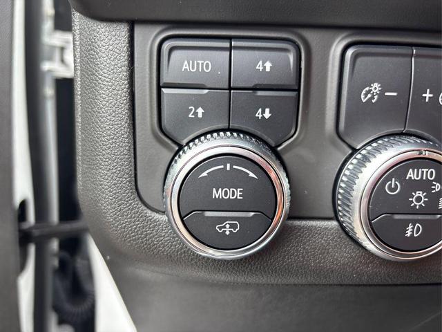 Photo of 2024 White Frost Tricoat GMC Yukon
