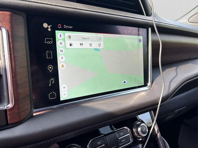 Photo of 2024 White Frost Tricoat GMC Yukon