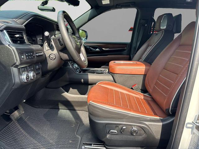 Photo of 2024 White Frost Tricoat GMC Yukon