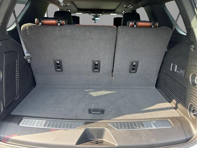 Photo of 2024 White Frost Tricoat GMC Yukon