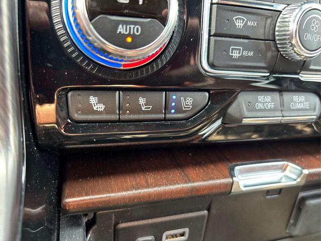 Photo of 2024 White Frost Tricoat GMC Yukon
