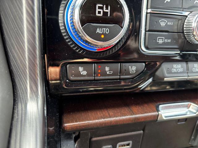 Photo of 2024 White Frost Tricoat GMC Yukon