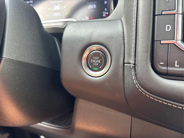 Photo of 2024 White Frost Tricoat GMC Yukon