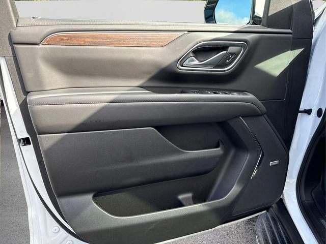 Photo of 2023 Summit White Chevrolet Tahoe