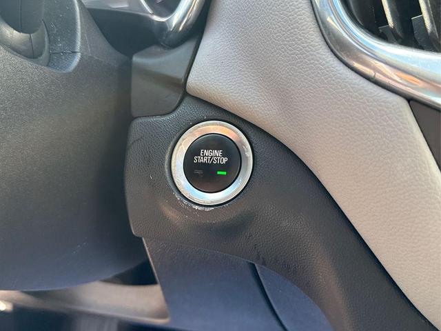 Photo of 2018 Summit White Chevrolet Equinox