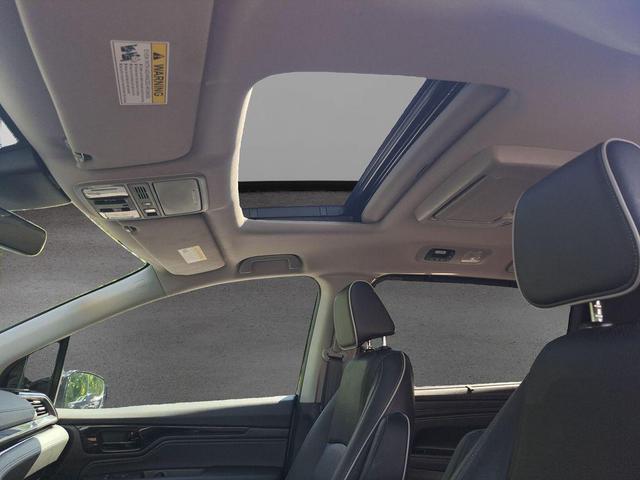 Photo of 2024 Crystal Black Pearl Honda Odyssey