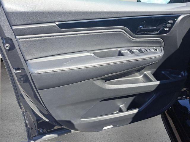 Photo of 2024 Crystal Black Pearl Honda Odyssey