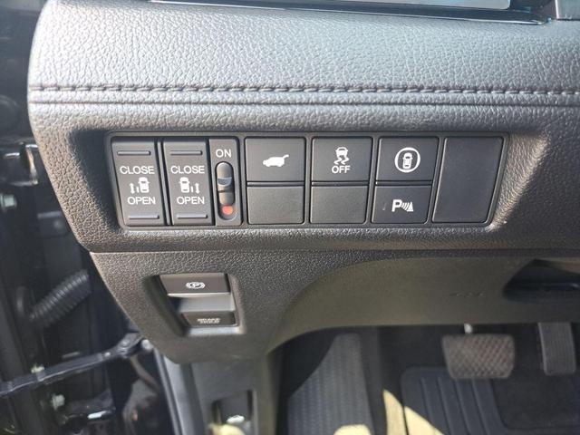 Photo of 2024 Crystal Black Pearl Honda Odyssey