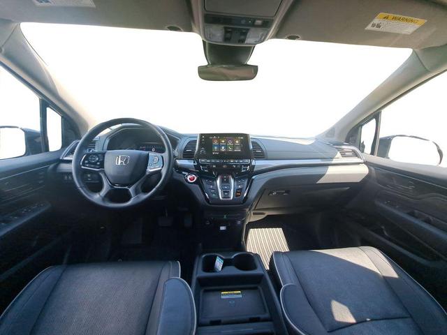 Photo of 2024 Crystal Black Pearl Honda Odyssey