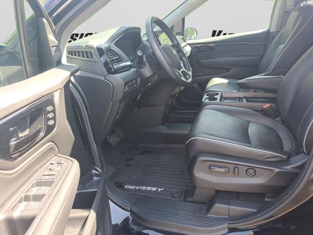 Photo of 2024 Crystal Black Pearl Honda Odyssey