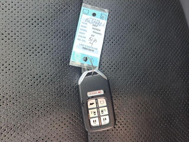 Photo of 2024 Crystal Black Pearl Honda Odyssey
