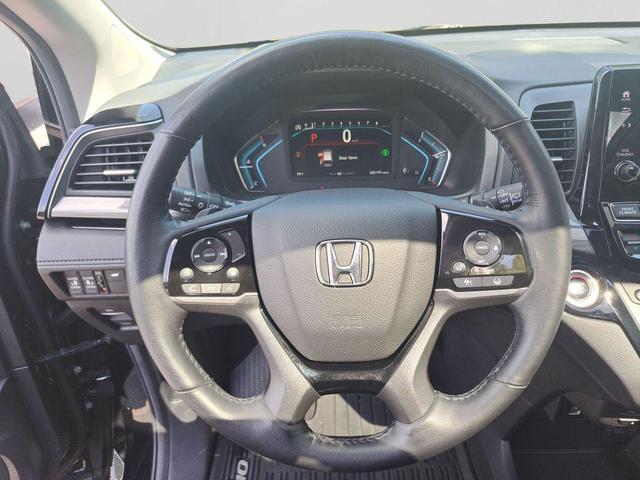 Photo of 2024 Crystal Black Pearl Honda Odyssey