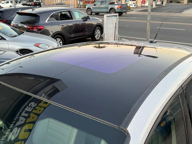 Photo of 2017 White Ford C-Max Energi