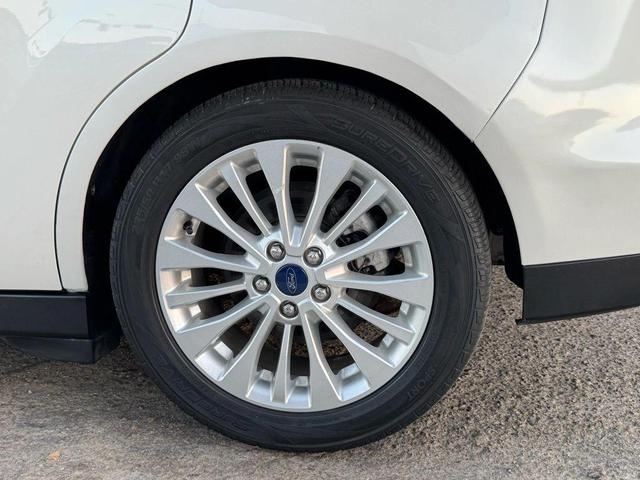 Photo of 2017 White Ford C-Max Energi