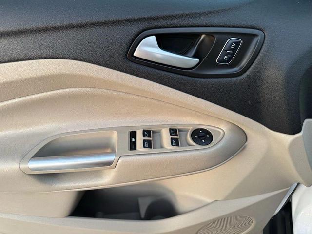 Photo of 2017 White Ford C-Max Energi