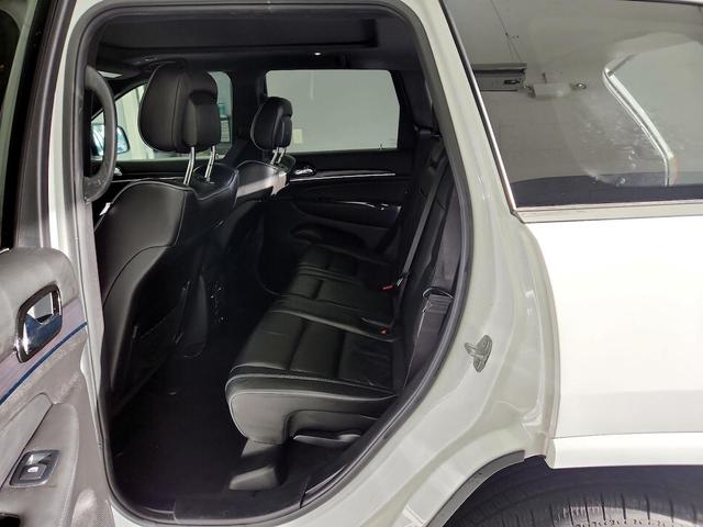 Photo of 2021 White Jeep Grand Cherokee