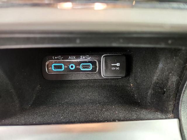 Photo of 2021 White Jeep Grand Cherokee