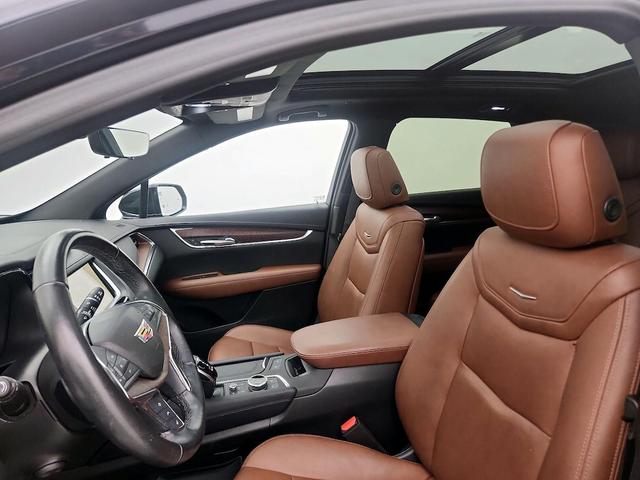 Photo of 2022 Blue Cadillac XT5