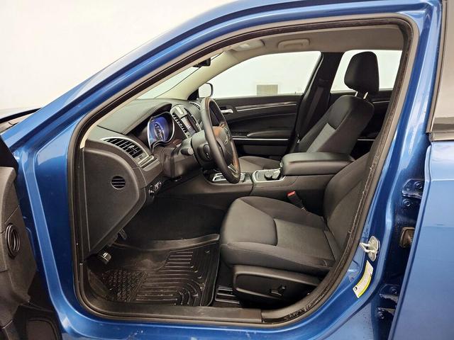 Photo of 2021 Blue Chrysler 300
