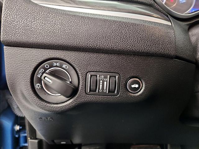 Photo of 2021 Blue Chrysler 300