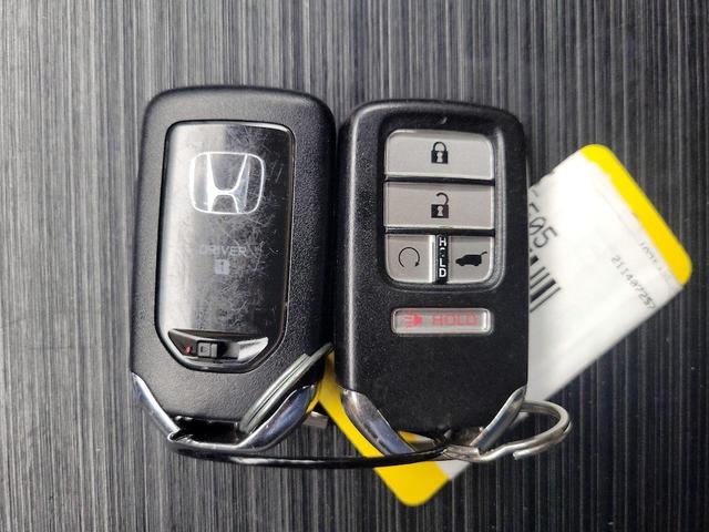 Photo of 2016 Silver Honda Pilot