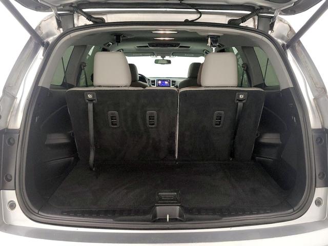 Photo of 2016 Silver Honda Pilot