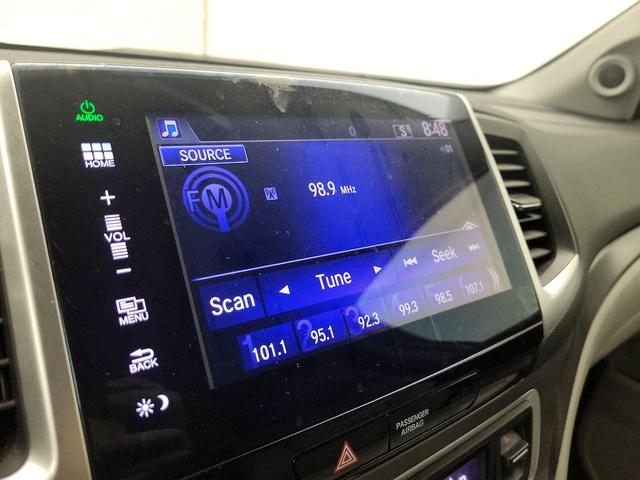 Photo of 2016 Silver Honda Pilot