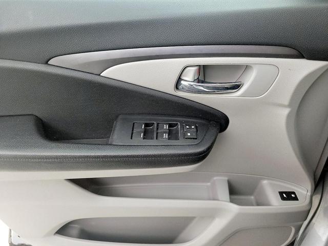 Photo of 2016 Silver Honda Pilot