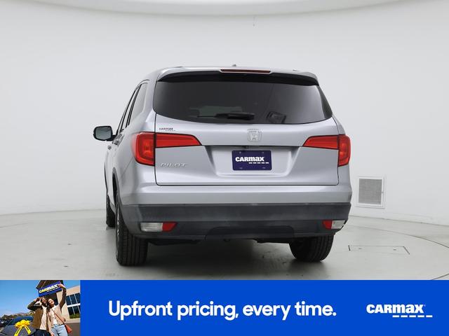 Photo of 2016 Silver Honda Pilot