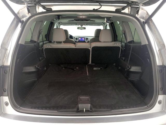 Photo of 2016 Silver Honda Pilot