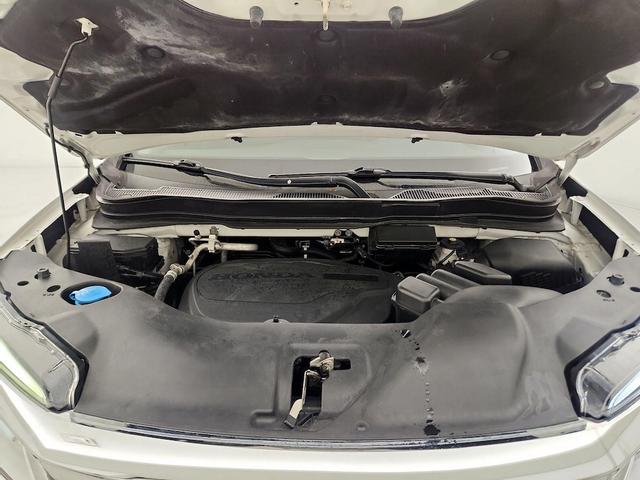 Photo of 2022 White Honda Pilot