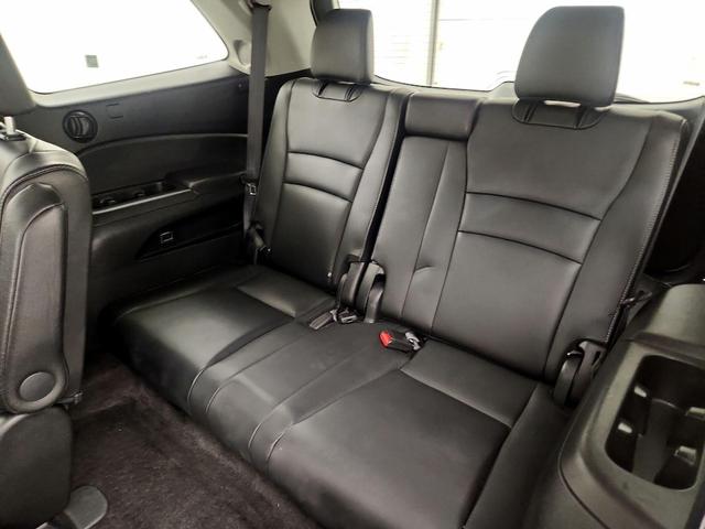 Photo of 2022 White Honda Pilot