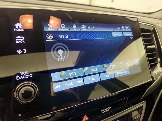 Photo of 2022 White Honda Pilot