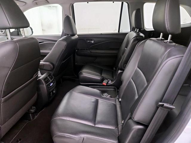 Photo of 2022 White Honda Pilot