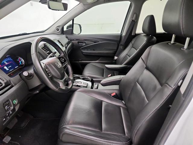 Photo of 2022 White Honda Pilot